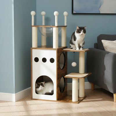 arbre a chat en bois avec chat qui dort en bas