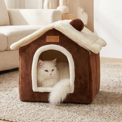 cabane a chat helicha marron dans appartement