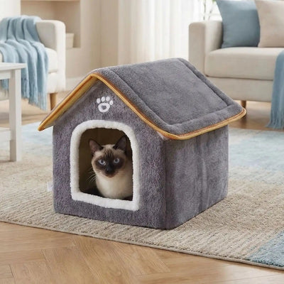 cabane à chat plotus avec chat siamois