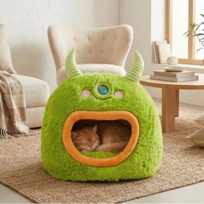 cabane chaton maliar vert avec chat