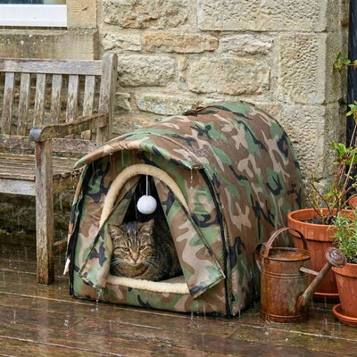 cabane exterieur pour chat lunext sous la pluie