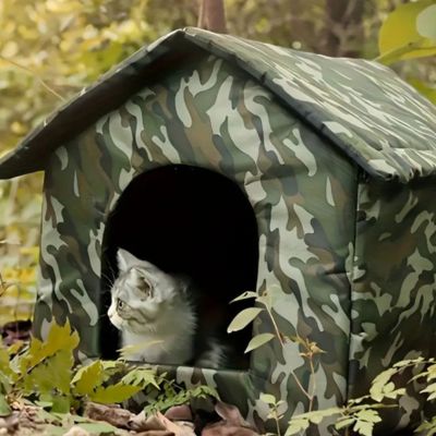variante-empreinte-army-de-notre-chat-niche-avec-chat-dedans-et-dans-jardin