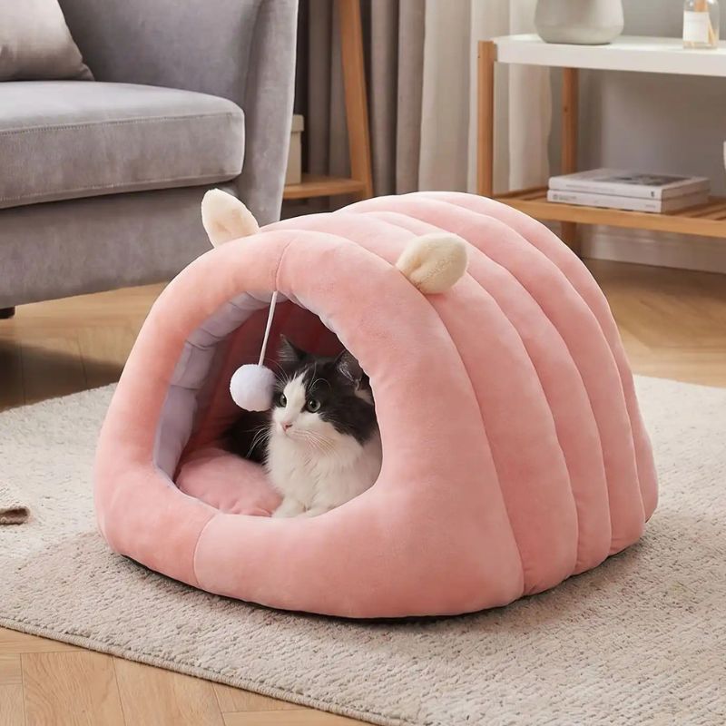 grottes pour chats kamial rose avec chat noir et blanc