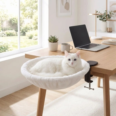 hamac pour chats makio dans un bureau