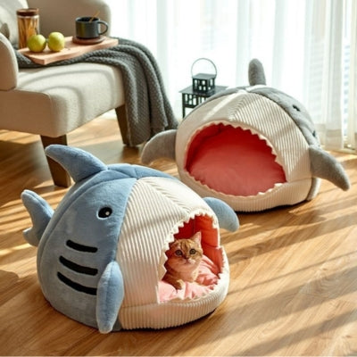 maison-pour-les-chats-requin-deux-variantes