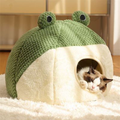 maisonnette pour chat tinoux variante petite avec un chat qui dort dedans