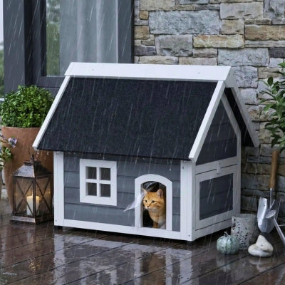 niche en bois pour chat boizon sous la pluie